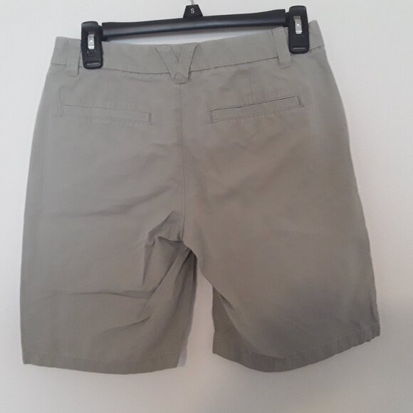 Khakis by Gap ladies size 00,boyfriend rollup light 100% cotton shorts - Picture 2 of 6